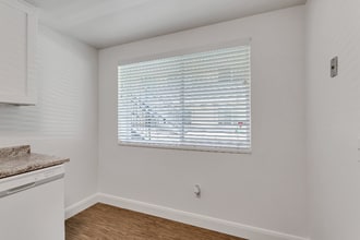 2115 E 3300 S in Millcreek, UT - Foto de edificio - Building Photo