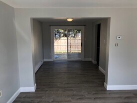 940 W Main St, Unit 6 in Centerville, MA - Building Photo