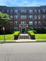 12 Hamilton Pl in Garden City, NY - Building Photo