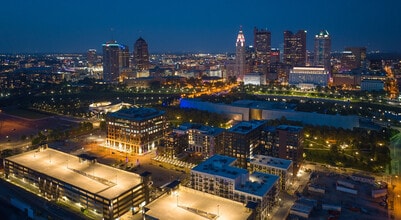 One at the Penninsula in Columbus, OH - Foto de edificio - Building Photo