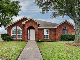 2800 St Martin Dr in Lancaster, TX - Building Photo