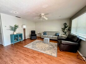 413 Marjon Ave in Dunedin, FL - Building Photo