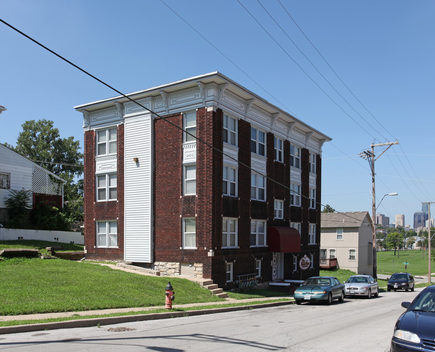 The Davis Place Apartments in Kansas City, MO - Building Photo