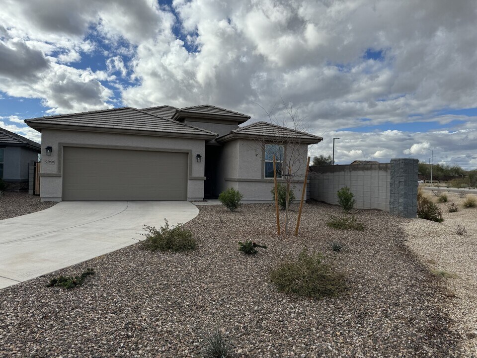 27070 N 170th Ln in Surprise, AZ - Building Photo