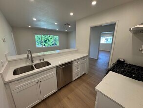 517 Geneva St, Unit B in Glendale, CA - Foto de edificio - Building Photo