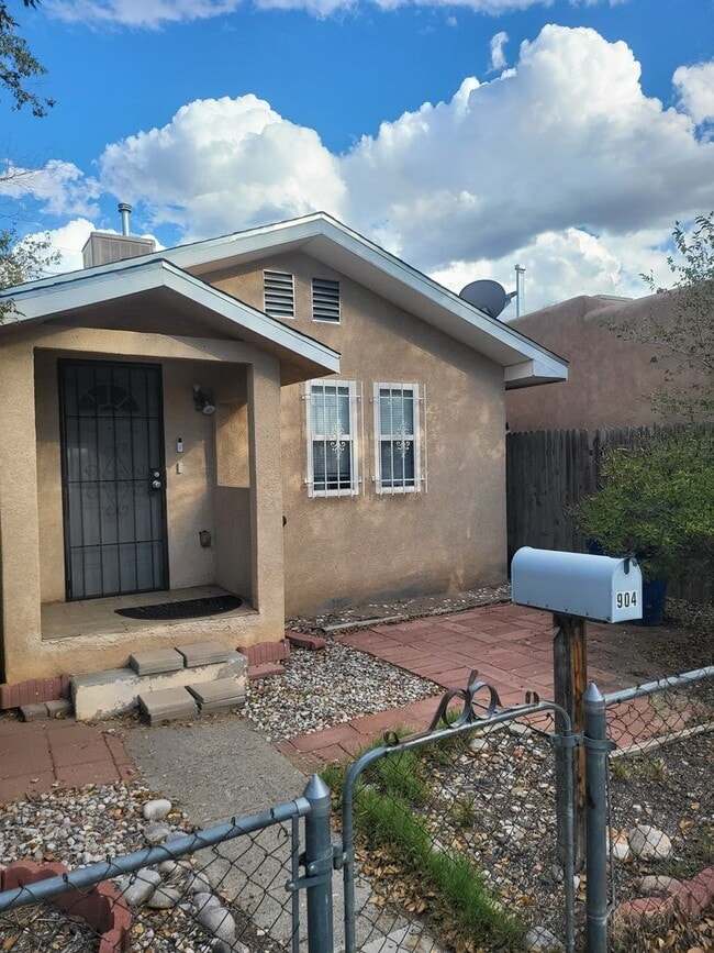 property at 904 Arno St SE