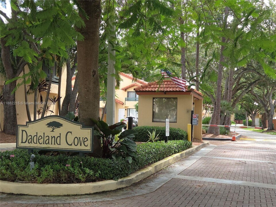 7799 SW 102nd Ln in Miami, FL - Building Photo