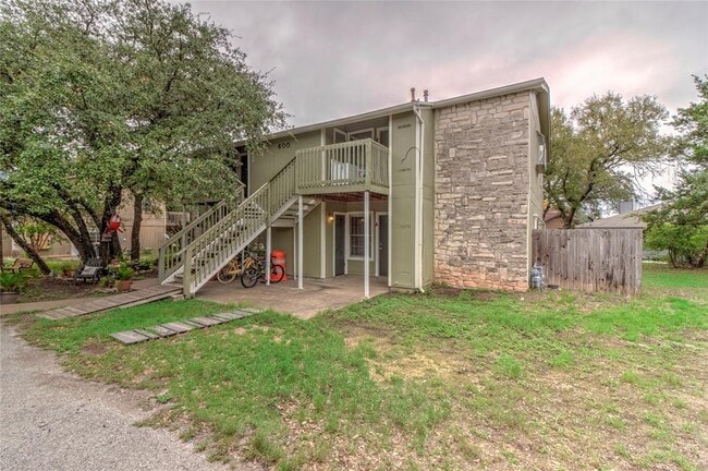 property at 400 Hedgewood Dr