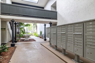 The Arbors Santa Ana in Santa Ana, CA - Foto de edificio - Building Photo