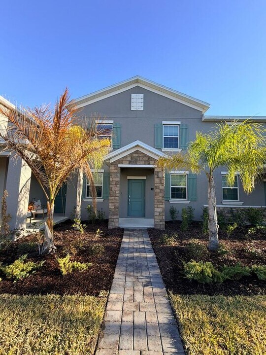 1661 Cross Prairie Pkwy in Kissimmee, FL - Building Photo