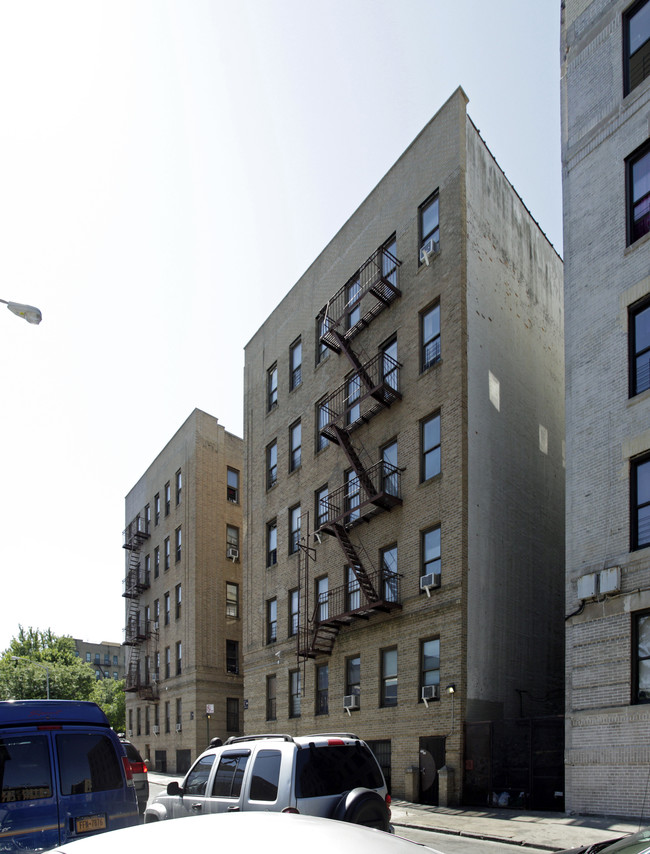 450 E 184th St in Bronx, NY - Foto de edificio - Building Photo