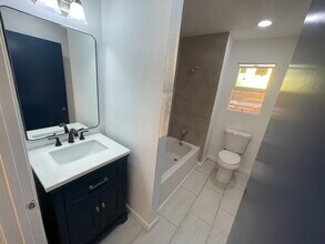 2290 Lewis Ave, Unit 1 in Long Beach, CA - Building Photo - Building Photo