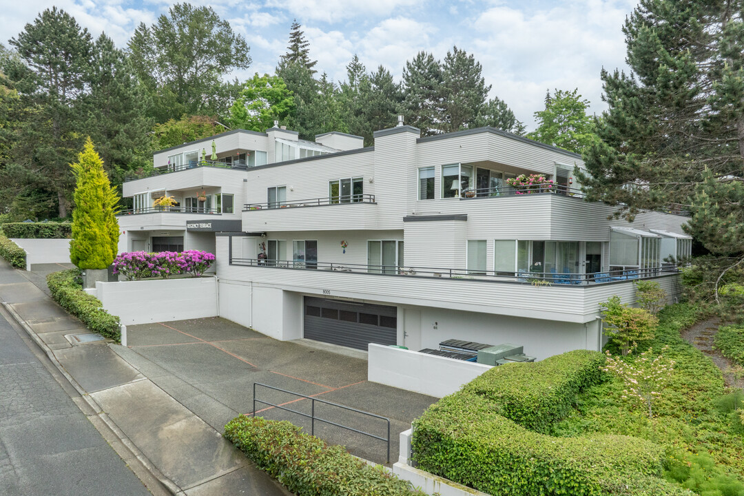 The Regency Terrace in Mercer Island, WA - Foto de edificio