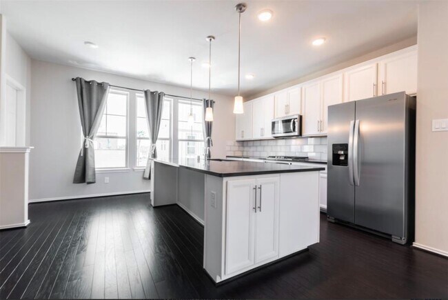 property at 3108 Roseland Terrace Ln