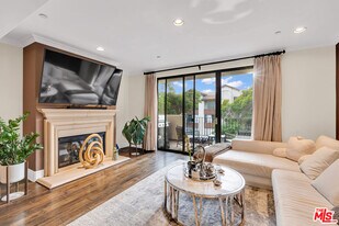 1530 Camden Ave in Los Angeles, CA - Building Photo