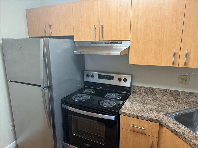 8215 Sun Spring Cir in Orlando, FL - Building Photo - Building Photo