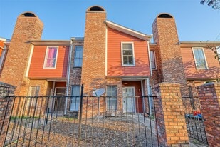 7726 W Gulf Bank Rd in Houston, TX - Building Photo