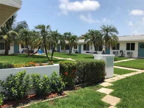 120 NE 10th Ave in Hallandale Beach, FL - Building Photo - Building Photo