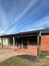 1705 Carlisle Rd in The Village, OK - Building Photo - Building Photo