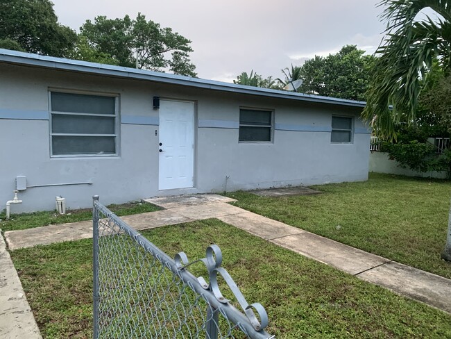 1615 NW 16th St in Fort Lauderdale, FL - Building Photo - Building Photo