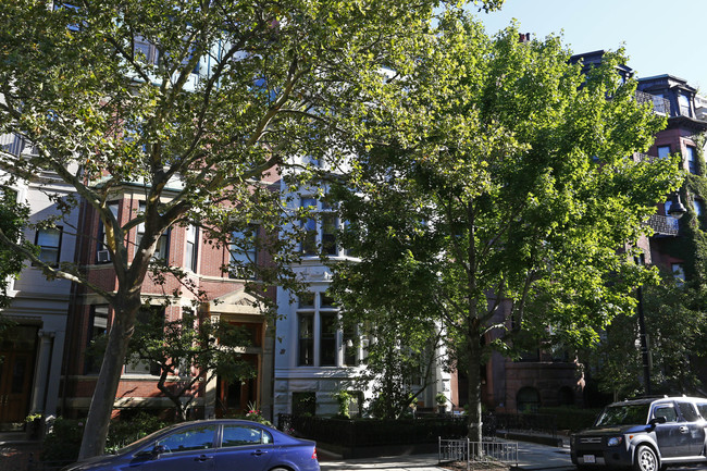 318 Beacon St in Boston, MA - Foto de edificio - Building Photo