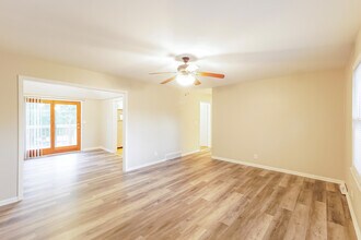 9425 Goddard in Overland Park, KS - Foto de edificio - Building Photo