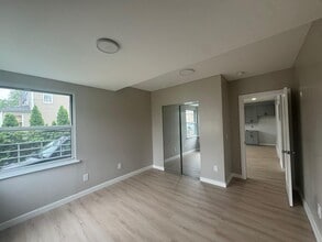 27-20 Humphreys St in Queens, NY - Building Photo - Building Photo