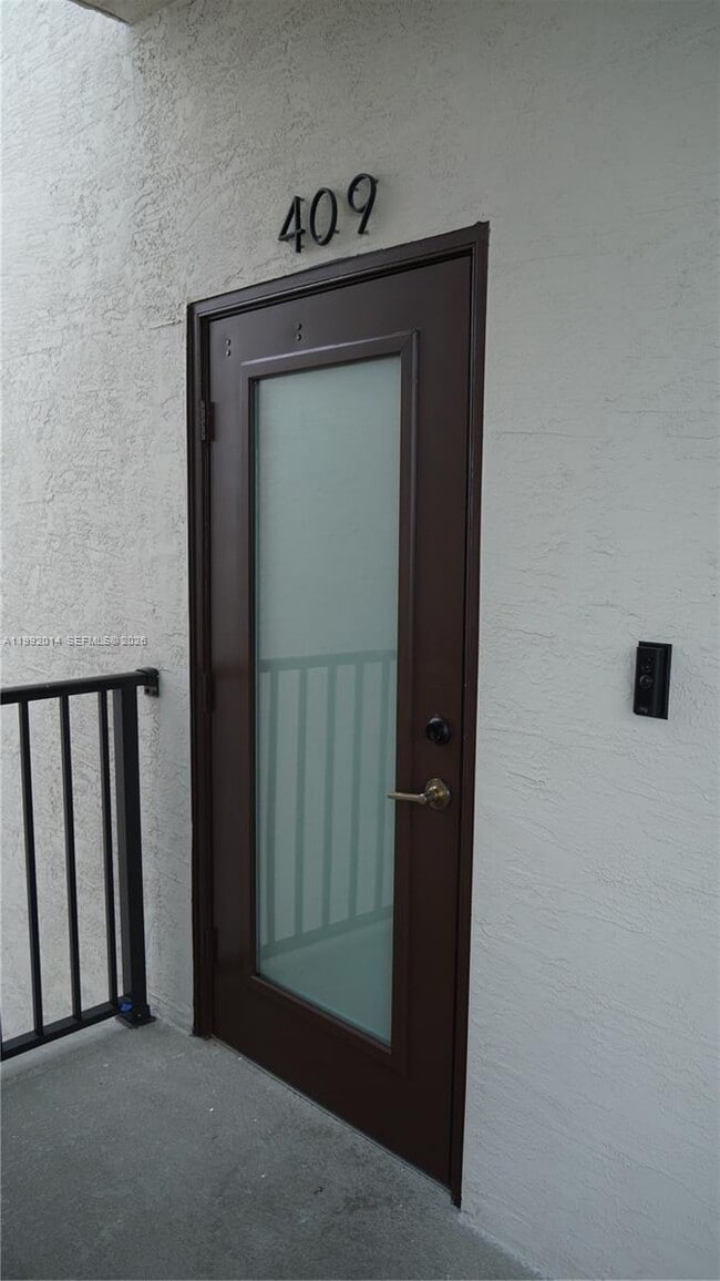 8301 NW 41st St, Unit B-409 in Doral, FL - Building Photo - Building Photo