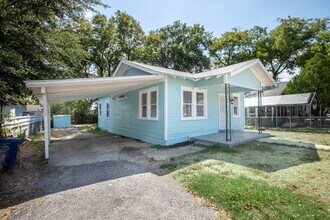 136 E Baylor St in San Antonio, TX - Building Photo - Building Photo