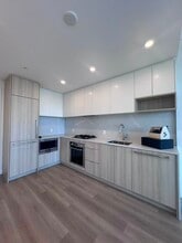 6087 Wilson Av in Burnaby, BC - Building Photo - Building Photo