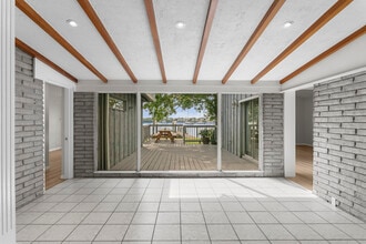 342 Ling A More Terrace S in St. Petersburg, FL - Building Photo - Building Photo