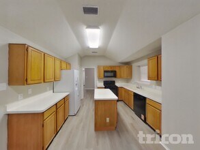 1624 Bent Brook Dr in Mesquite, TX - Foto de edificio - Building Photo