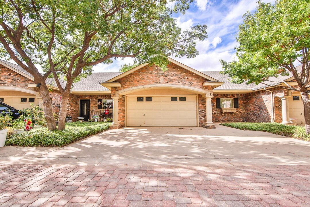 5811 11th Pl in Lubbock, TX - Building Photo