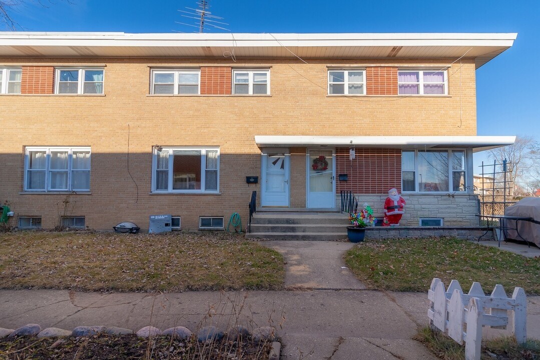 46 N Albert St in Mount Prospect, IL - Building Photo