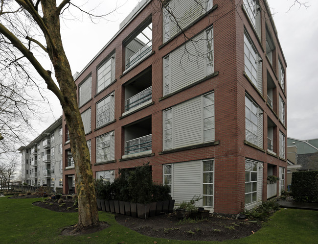 Harbour House in Vancouver, BC - Building Photo - Building Photo