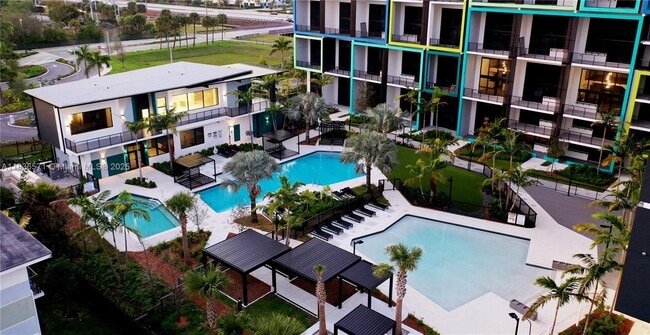 4400 Sunrise Blvd in Plantation, FL - Building Photo - Building Photo