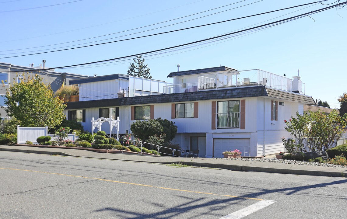 15120 Prospect Av in White Rock, BC - Building Photo