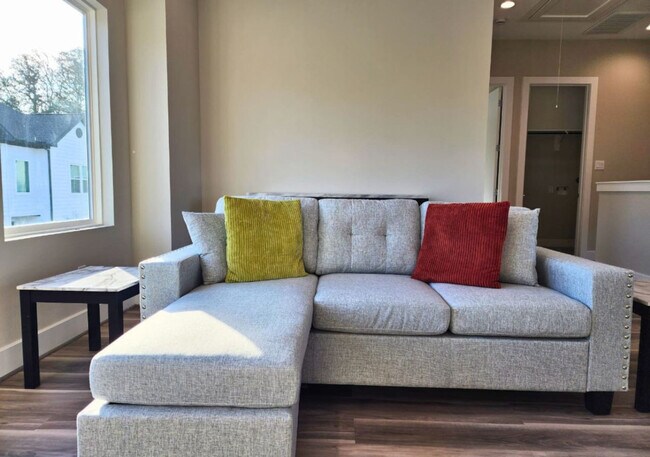 property at 2615 Huntington Creek Ln