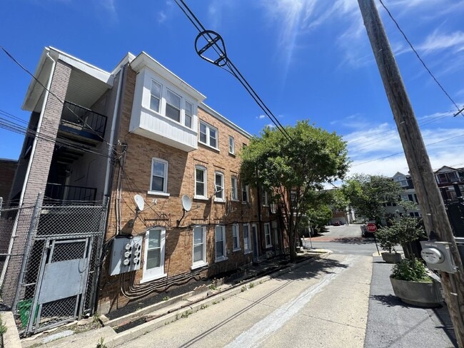 831 Walnut St in Allentown, PA - Building Photo - Building Photo