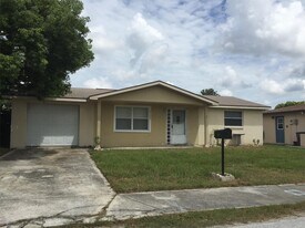 7303 Deerfield Dr in Port Richey, FL - Building Photo