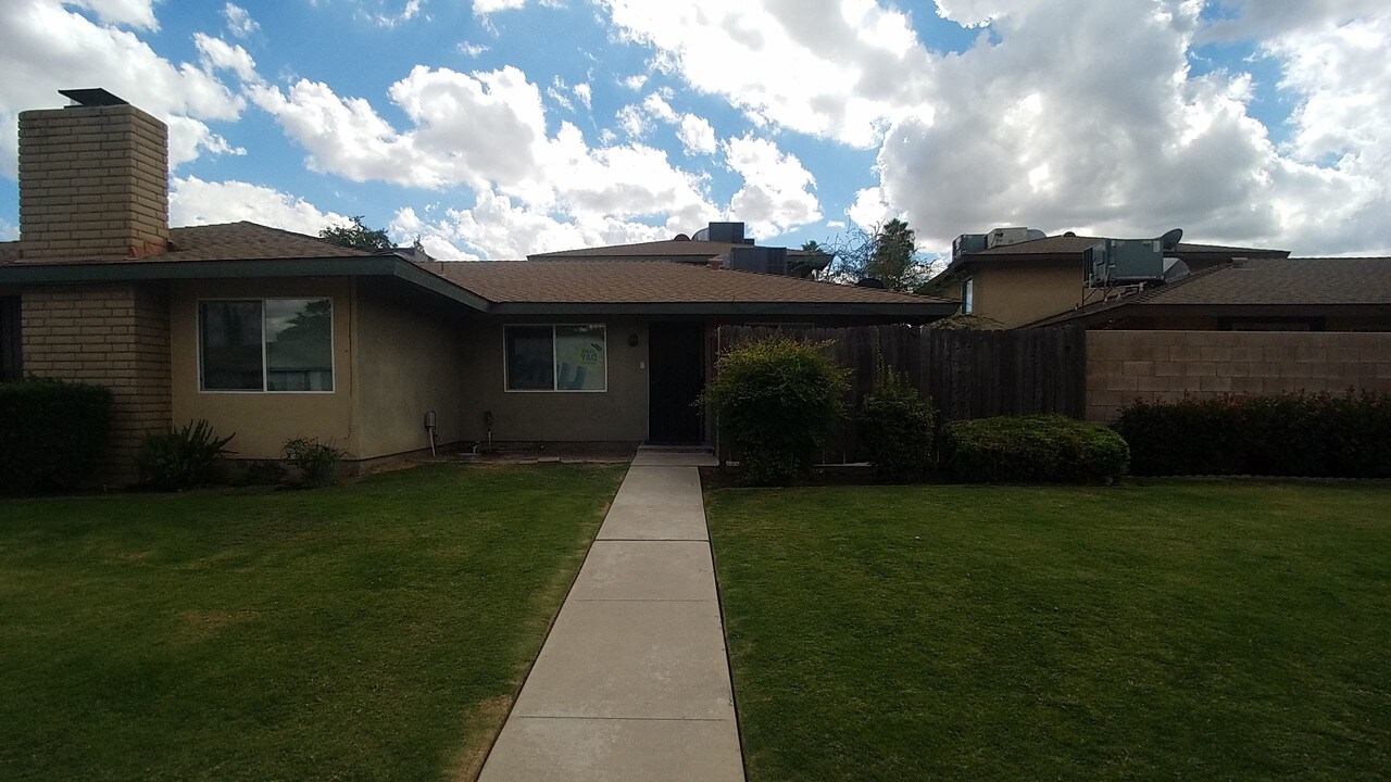 5909 Nogal Ave-Unit -B in Bakersfield, CA - Building Photo