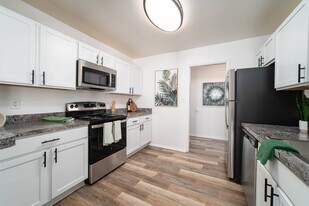 The Crossroads At Southfield Apartments in Southfield, MI - Building Photo