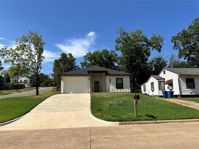 1331 W Crawford St in Denison, TX - Building Photo