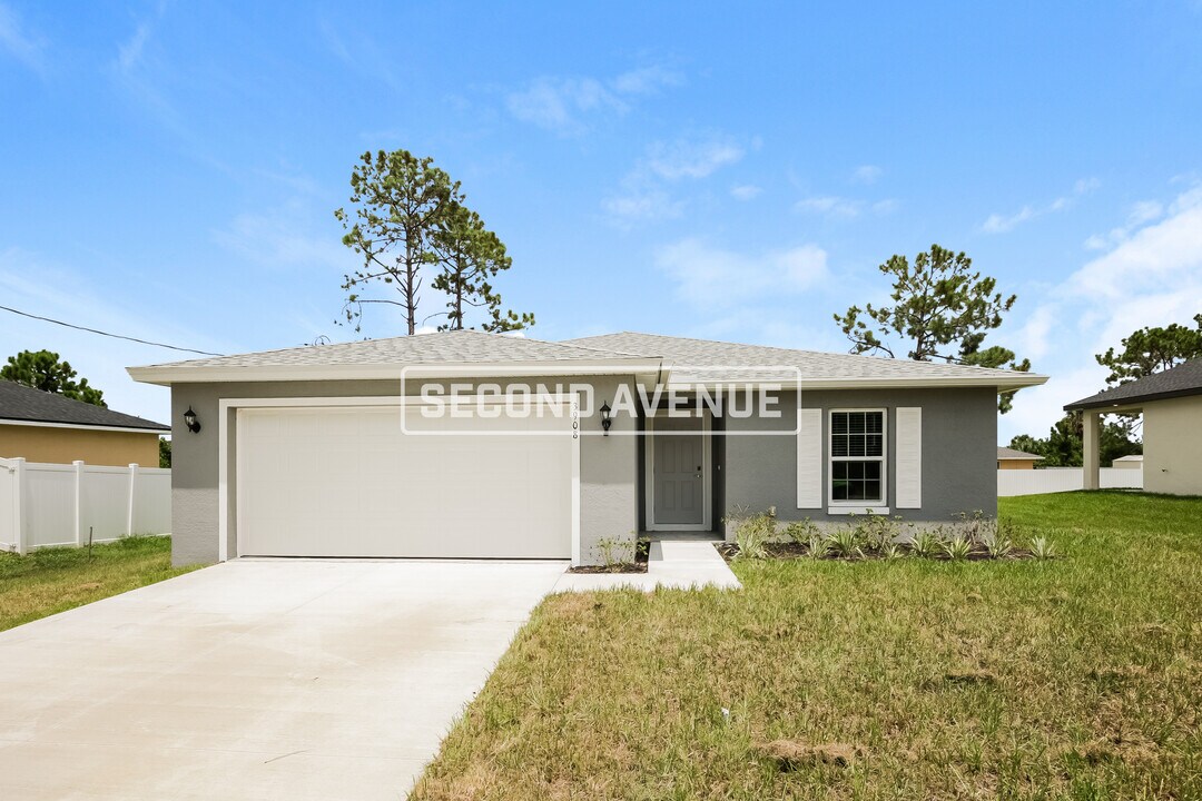 3908 23rd St SW in Lehigh Acres, FL - Building Photo