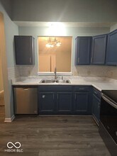 8209 Twin River Dr in Indianapolis, IN - Building Photo - Building Photo