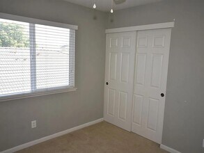 1564 Blue Beaver Way in Roseville, CA - Foto de edificio - Building Photo