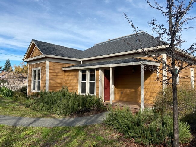 21280 Geyserville Ave in Geyserville, CA - Building Photo - Building Photo