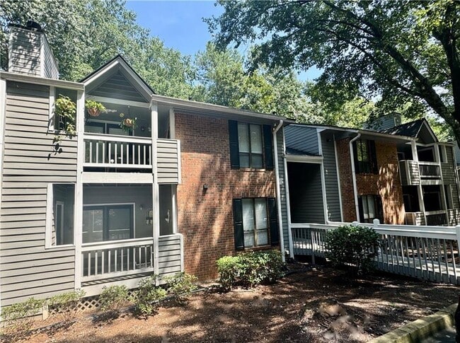 421 Warm Springs Cir in Roswell, GA - Building Photo - Building Photo