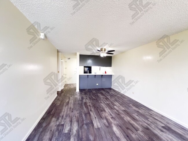 1147 Ala Napunani St in Honolulu, HI - Building Photo - Building Photo