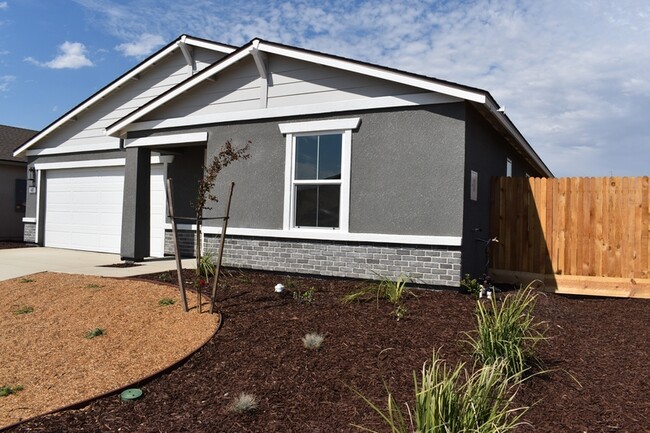 685 Marshall Ln in Merced, CA - Building Photo - Building Photo